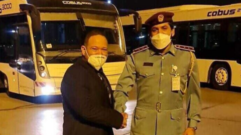 El comisionado de policía Kobi Shabtai es recibido en los Emiratos Árabes Unidos el 6 de febrero de 2022. (Unidad de portavoces de la policía)