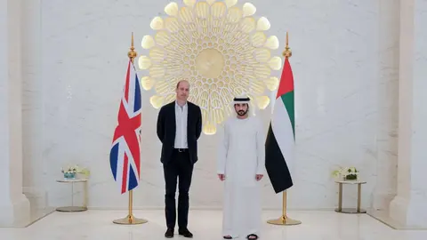 El príncipe Guillermo y el Jeque Hamdan en el Pabellón de EAU en Expo Dubai. (WAM)
