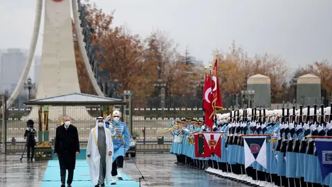 El príncipe heredero de Abu Dhabi y el presidente turco en Ankara.