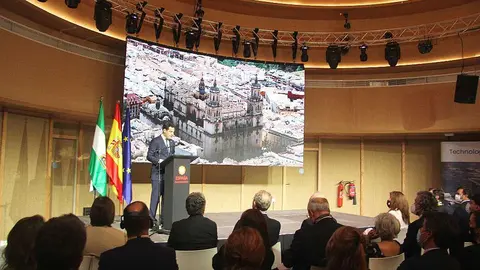 El presidente Juan Manuel Moreno interviene en el Pabellón de España en el acto institucional por el Día de Honor de Andalucía en la Exposición Universal 2020 de Dubai. (@expospain2020)