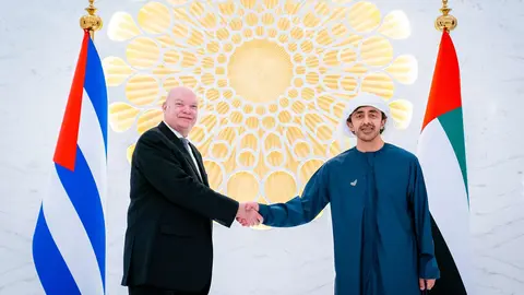 Los ministros de Exteriores de EAU y el ministro de Comercio Exterior y la Inversión Extranjera de Cuba. (WAM)