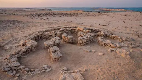 Los primeros edificios conocidos en los Emiratos, con más de 8.500 años de antigüedad, han sido desenterrados por arqueólogos del Departamento de Cultura y Turismo de Abu Dabi. (DCT Abu Dhabi)