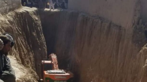 Trabajos de rescate del menor. (Twitter)