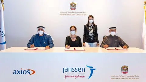 Un momento de la firma del acuerdo. (WAM)