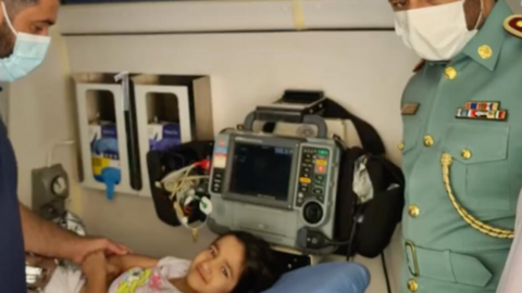 La niña en el hospital. (Ministerio del Interior de EAU)