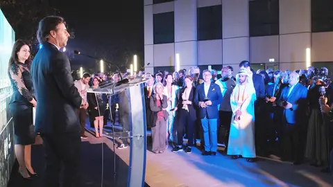 El presidente de Uruguay, Luis Lacalle Pou, se dirige a los asistentes a la recepción de este lunes en Expo Dubai. (RICHARD RAMOS).