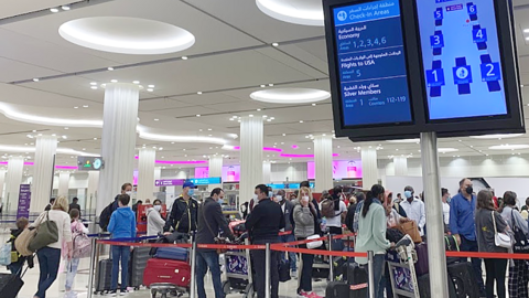 Perspectiva interior del Aeropuerto Internacional de Dubai DXB. (El CORREO)