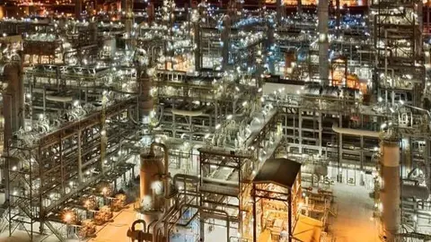 Una instalación de gas en Qatar. (Twitter)