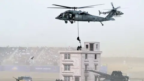 Las maniobras realizadas en el sitio de la Expo 2020 Dubai. (Twitter)