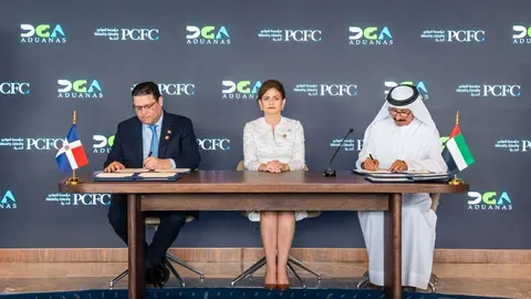 Un momento de la firma en la que participó la vicepresidenta dominicana. (WAM)