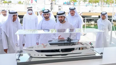 El jeque Hamdan durante la inauguración del Salón Náutico Internacional de Dubai. (WAM)