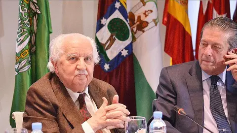 Pedro Martínez Montávez -izquierda-., junto a Federico Mayor Zaragoza, durante un acto organizado en 2006 por el Círculo Intercultural Hispano Árabe. (CIHAR)