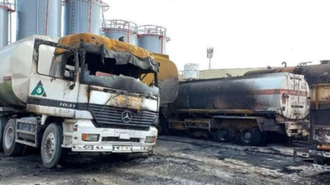 Una imagen de algunos de los camiones carbonizados. (Fuente externa)