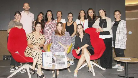 Integrantes del Club de Lectura en Español de Dubai, en el Pabellón de España de Expo 2020. (EL CORREO)