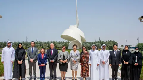 Representantes de Guatemala y Costa Rica junto a autoridades de Sharjah. (WAM)