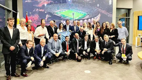 La presentación del fútbol uruguayo en Expo 2020 Dubai estuvo rodeada de un inmejorable ambiente. (Cedida)