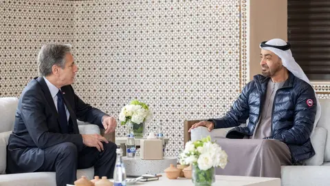 El príncipe heredero de Abu Dhabi  y el secretario de Estado de EEUU en Rabat. (WAM)