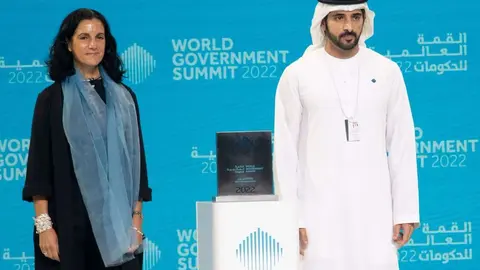 El príncipe heredero de Dubai entregó el premio a la ministra Arbeleche. (Twiiter)