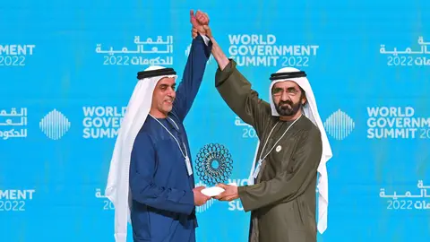 Mohammed bin Rashid honra a Saif bin Zayed en reconocimiento a sus esfuerzos excepcionales para hacer de la Expo 2020 Dubái un éxitoMohammed bin Rashid honra a Saif bin Zayed en reconocimiento a sus esfuerzos excepcionales para hacer de la Expo 2020 Dubái un éxito