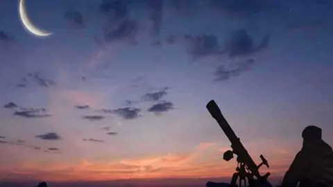 El Comité de 
Observación de la Luna anuncia el Ramadán en EAU. (WAM)