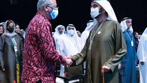Un acto en Emiratos durante la pandemia de coronavirus. (Dubai Media Office)