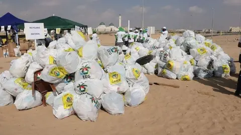 Campaña de recogida de basura en RAK. (WAM)