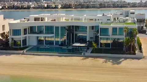 Vista frontal de la villa más cara vendida en Dubai.
