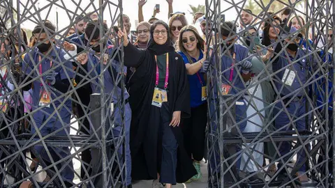 Marjan Faraidooni, jefa de HR & Visitor Experience Officer y su equipo en Expo 2020 Dubai. (Photo by Christopher Pike/Expo 2020 Dubai)