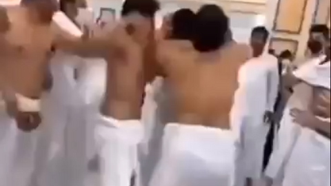 Un fotograma de la pelea en la Gran Mezquita.