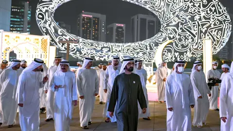 El jeque Mohammed llega al Museo del Futuro. (Dubai Media Office).