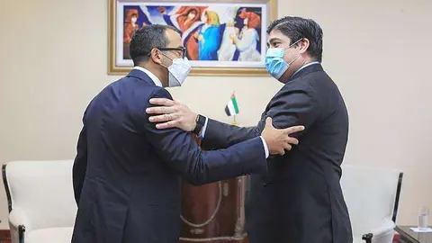 Encuentro del jeque Fahim Bin Sultan Bin Khalid Al-Qasimi con el presidente de Costa Rica, Carlos Alvarado. (Cedida)