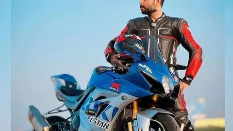 Japin Jayaprakash posa con su bicicleta de carreras. (Fuente externa)