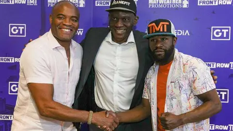 Floyd Mayweather, a la derecha, y Anderson Silva, a la izquierda, participarán en eventos de exhibición en el helipuerto del Burj Al Arab en Dubai. (Fuente externa)