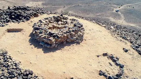 Tumba excavada por la misión arqueológica española en la necrópolis de Al Khudairah, localizada en el emirato de Sharjah. (Cedida)