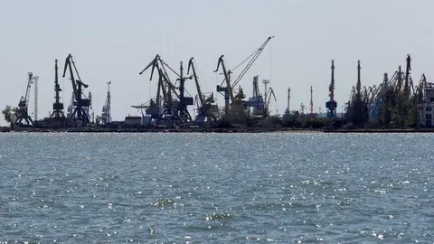El puerto de Mariupol en una imagen del archivo de Reuters.