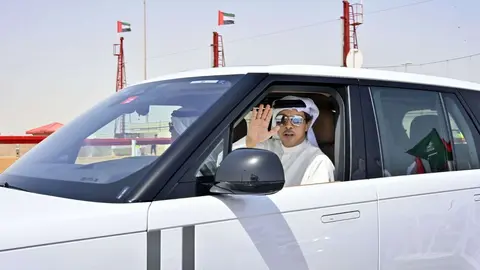 El jeque Mansour, dueño del Manchester City, este miércoles en las carreras de camellos