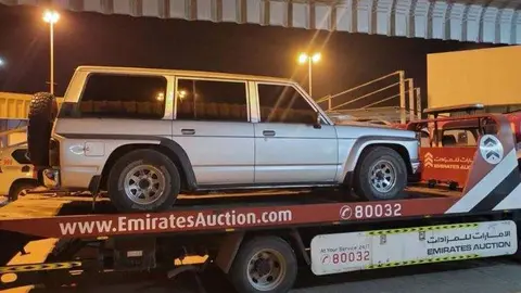 La policía difundió la imagen de uno de los vehículos confiscados tras las acrobacias.