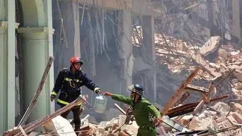 Una imagen de Twitter del hotel Saratoga en La Habana tras la explosión.