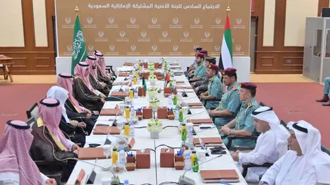 Reunión del comité de seguridad conjunto de Emiratos Árabes Unidos y Arabia Saudita. (WAM)