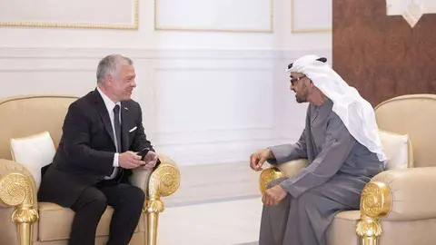 El rey Abdullah II de Jordania con Sheikh Mohamed. (Mohamed Al Hammadi/ Ministerio de Asuntos Presidenciales).