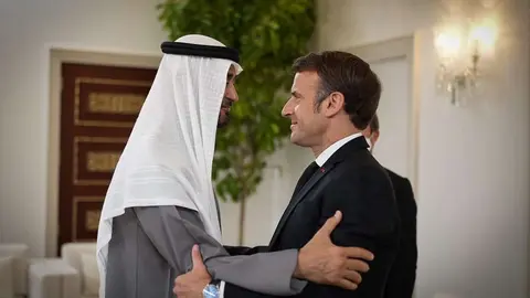 Sheikh Mohamed bin Zayed recibe a Emmanuel Macron. (@EmmanuelMacron)