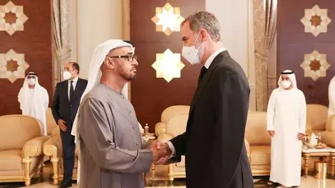 El rey de España ofrece sus condolencias en 2022 al presidente de Emiratos Árabes. (Casa Real)