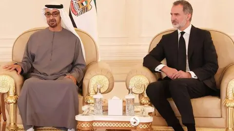 El rey Felipe VI y el presidente de Emiratos Árabes. (Casa Real)