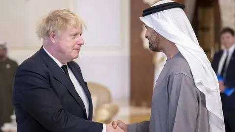 Boris Johnson y el presidente emiratí. (WAM)