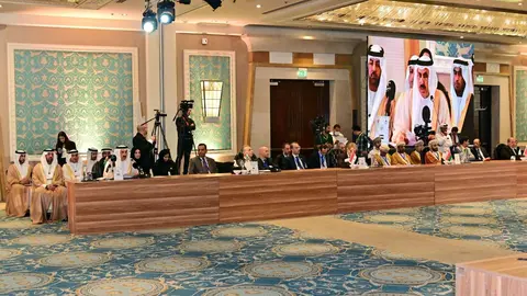 Saqr Ghobash interviene en la conferencia de emergencia de la Unión Interparlamentaria Árabe. (WAM)