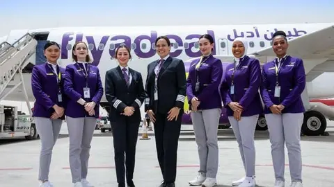 Integrantes del perimer vuelo con tripulación exclusivamente femenina en Arabia Saudita. (Flyadeal)