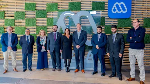 La delegación de la agencia de noticias emiratí durante su visita a Sudamérica. (WAM)