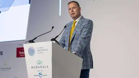 El director ejecutivo del grupo de aviación Etihad, Tony Douglas, habla en la Cumbre Aeroespacial Global en Abu Dhabi. (Etihad)