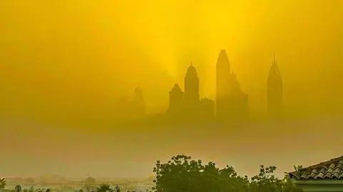 Foto de Nilesh Trivedi de Dubai Marina tomada desde el balcón de su casa en The Lakes.