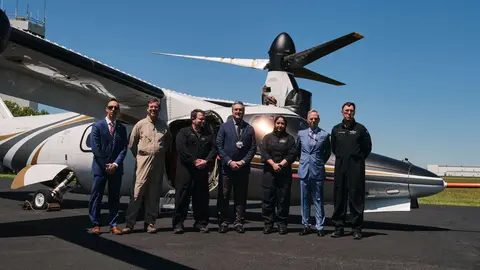 La jequesa junto a representantes de la empresa Leonardo. (WAM)